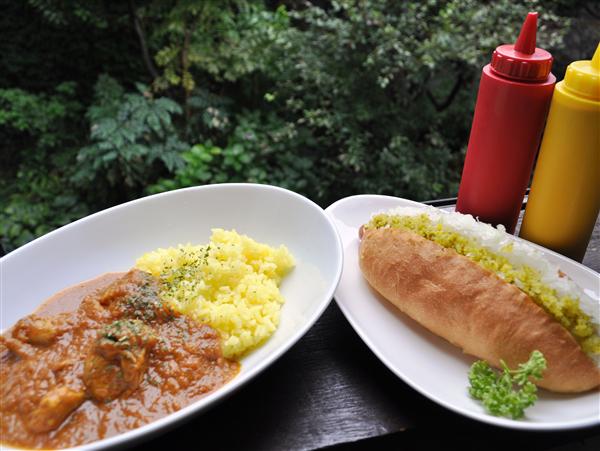 見た目以上にスパイシーで、後からじんわり体が熱くなるカレーはランチの人気メニュー
ドリンク付きなので、食後もゆっくり会話ができるのが魅力 Cafe and Bar ROGA