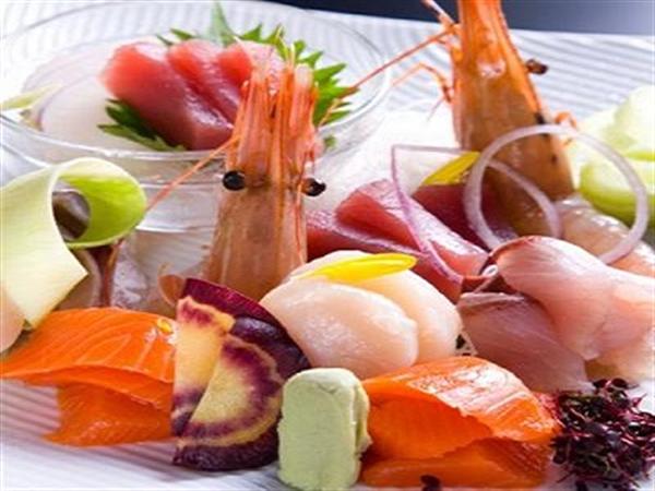 その日の入荷で毎日内容が変わる ふく亭 おすすめ刺身盛合せ