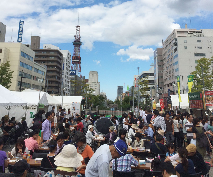 創成川周辺の飲食店が多数出店し、賑わう三日間! 創成川公園サンキューフェスティバル