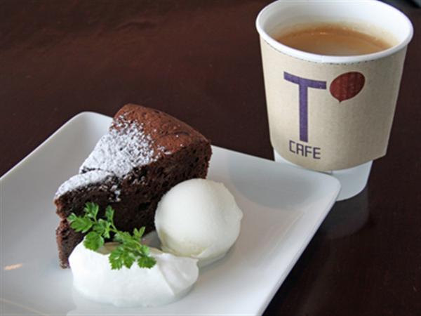 ケーキセットはドリンク付きで530円~ ケーキ