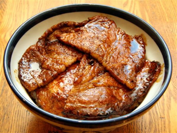 豚丼(みそ汁、漬物付) 帯広の老舗ふじもり