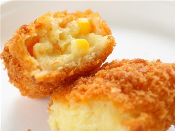 サクサクコーンクリームコロッケ（160円）