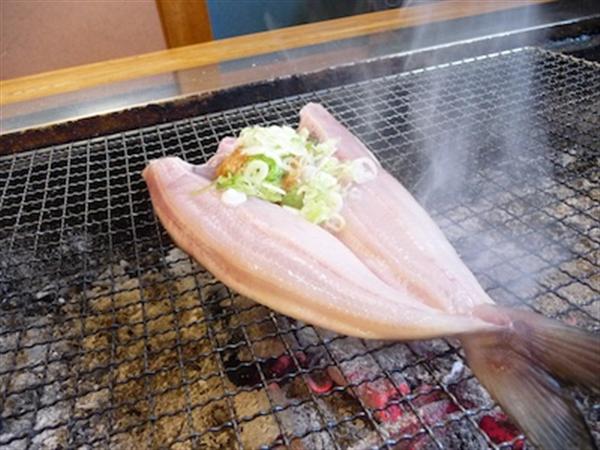 炭火で焼き上げる「ホッケのチャンチャン焼き」 炭火で焼き上げる「ホッケのチャンチャン焼き」