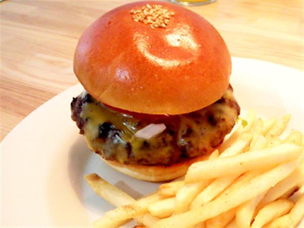 おすすめ100%ビーフハンバーガー おすすめ100%ビーフハンバーガー