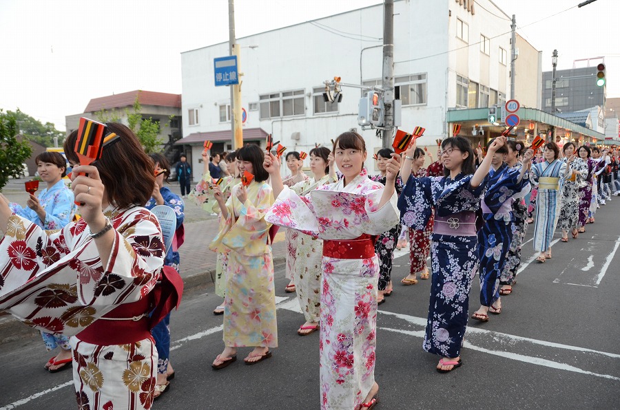 岩見沢市民1000人が練り歩く観光踊りバレード(通称 千人踊り) いわみざわ彩花まつり