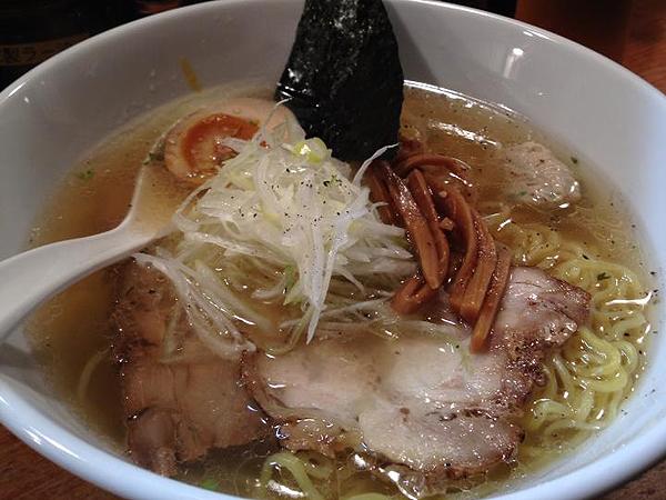 麺の深いところまで透き通るスープが人気 ラーメン「獅子王」