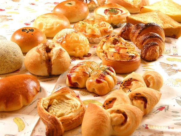 バターの優しい香りがする種類豊富なパン 種類豊富なパン