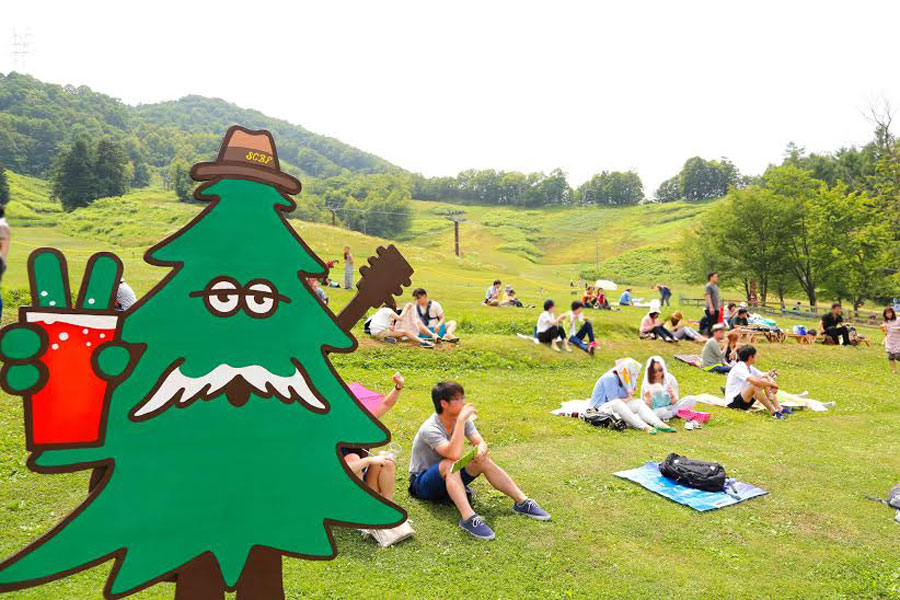 大自然に囲まれた夏のスキー場でクラフトビールを楽しもう! サッポロ・クラフト・ビア・フォレスト