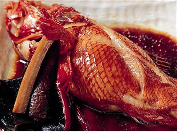 新鮮だからこその弾力もあり、濃い目の味付けで絶品 キンキ