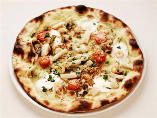 ピッツァ世界大会で2年連続日本人第1位を受賞した、
世界に通用するピッツァ職人による本場の味が札幌で味わえる ピッツァ