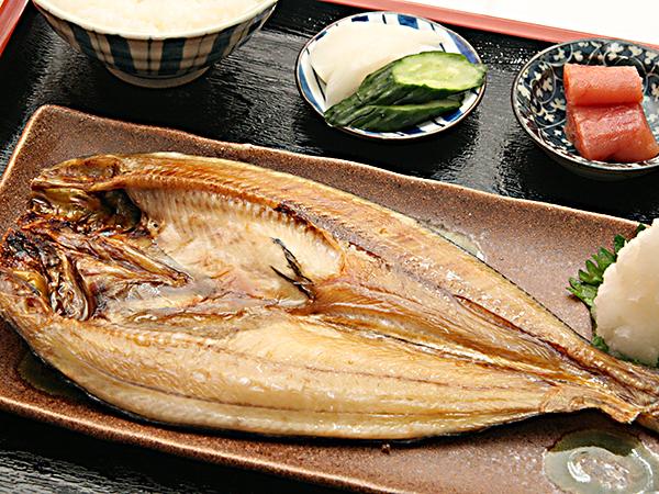 ほっけ定食 1,200円
(羅臼産焼きほっけ、めんたいこ、ごはん、漬け物、てっぽう汁) 羅臼ホッケ焼き