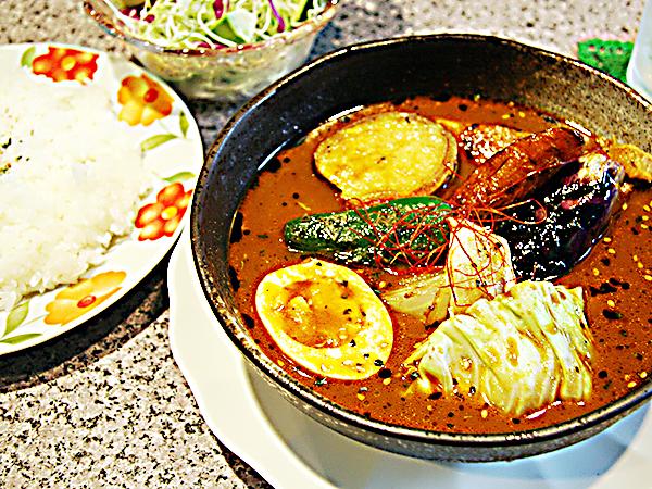 特製スープカレー(チキン、ポーク) サラダ付 各900円 カフェモコ