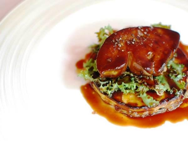 磨いた技で作り出す一皿の喜び。フレンチらしい料理をとことん味わって欲しい。 バンケット