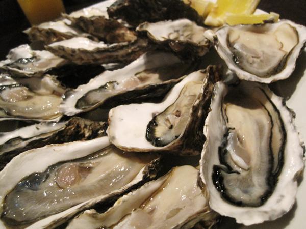 クリーミィな厚岸産の牡蠣は甘くてほっぺたが落ちる! Fish&Oyster DINER es