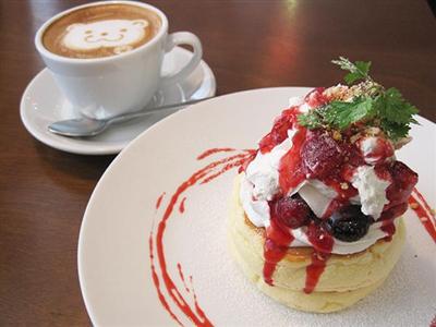 easecafeのパンケーキとカプチーノ
