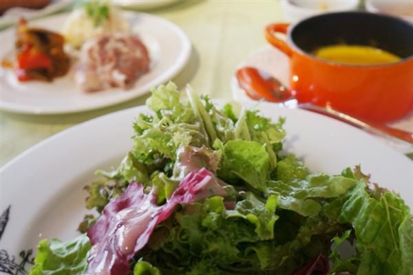 ▲野菜を育てるレストラン。近隣の生産者とも密に連携して仕入を行い作る料理 マッカリーナ料理