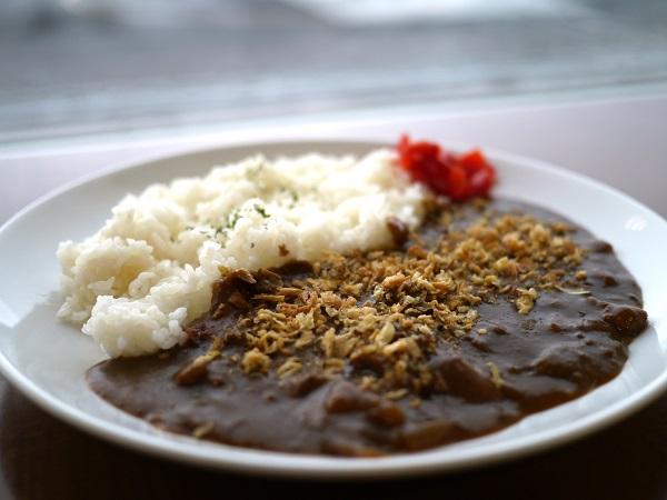 地元札札幌の幻のタマネギ・札幌黄をふんだんに使用した丘珠カレー 丘珠カレー