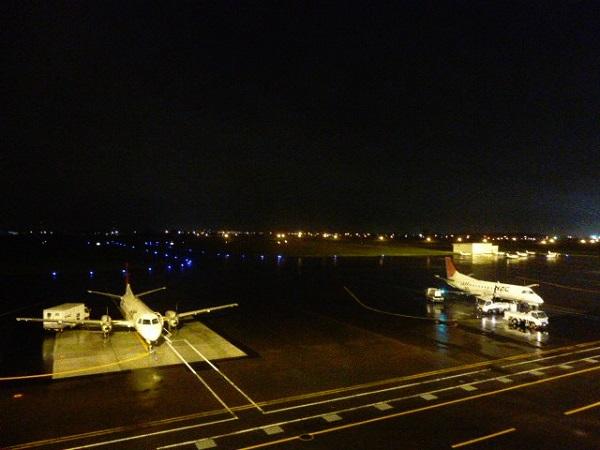 スタッフが薦める丘珠空港の夜景。冬は日が暮れるのが早いので
早い時間から楽しめる