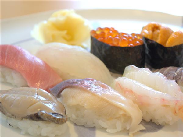 天然ものにこだわった新鮮なネタをつかったにぎりが楽しめる。 握り