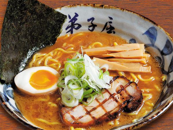 数種類の魚介と野菜を炊き込み、裏ごしで絞り上げた特製醤油ラーメン「魚介絞り醤油ラーメン」 弟子屈ラーメン 札幌ラーメン横丁店