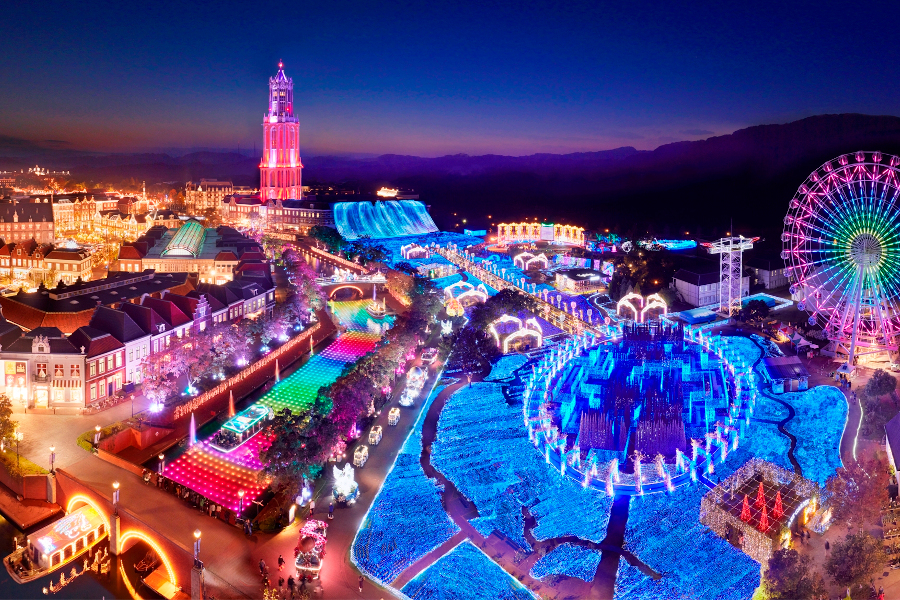 壮大で幻想的なイルミネーション ©ハウステンボス/J-19251 壮大で幻想的なイルミネーション