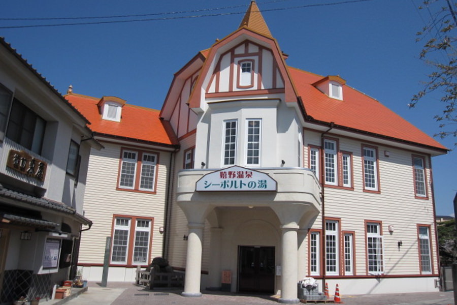 レトロな外観の建物は嬉野町のシンボル レトロな外観の建物は嬉野町のシンボル