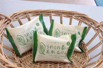 うるおい成分配合の「うれしの茶の美肌石けん」（１個324円）