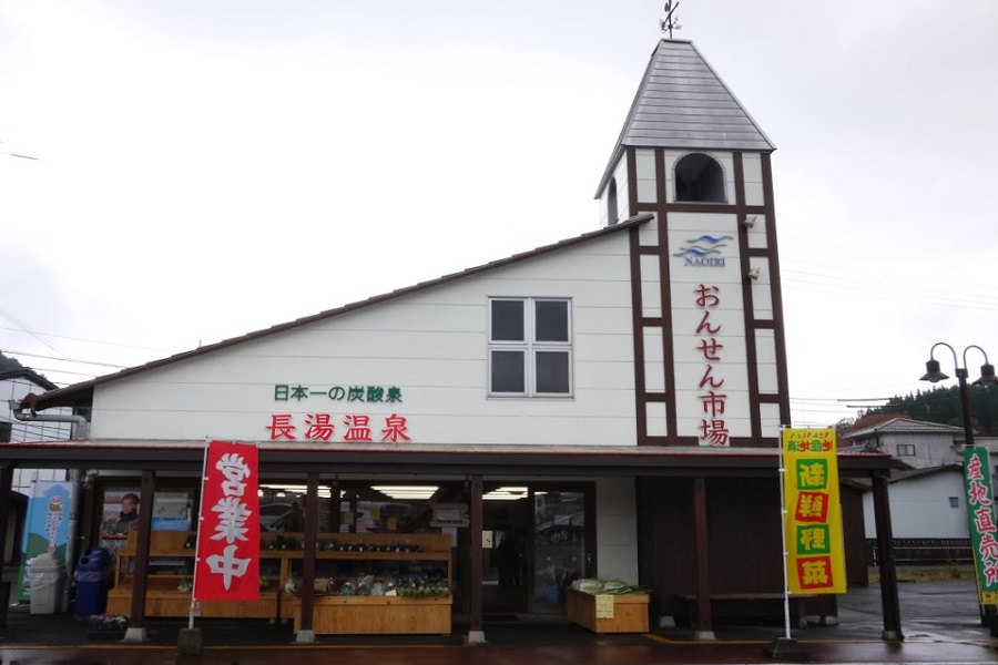 道の駅ながゆ温泉の一角にあり、地元の人にも観光客にも人気の直売所 道の駅ながゆ温泉の一角にあり、地元の人にも観光客にも人気の直