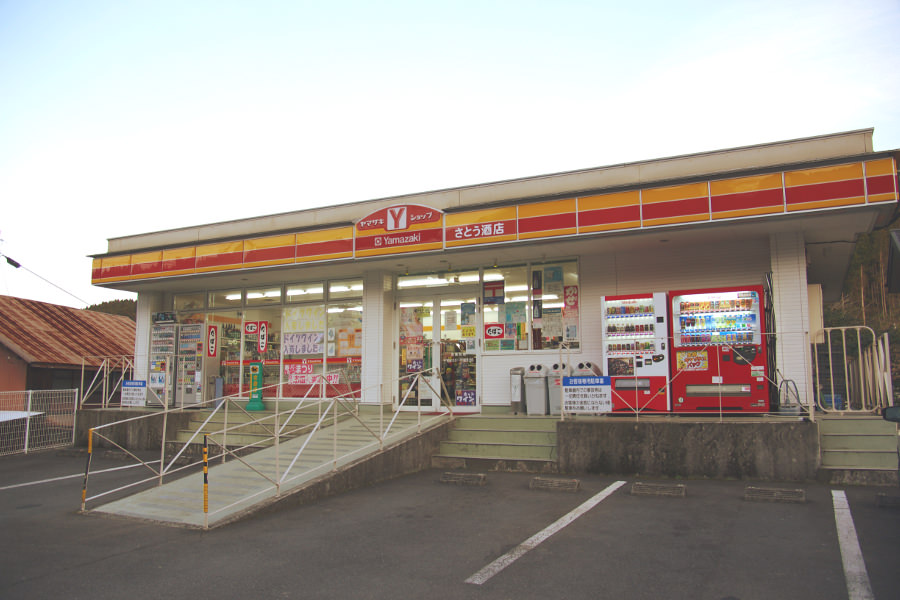 外観はごく普通のコンビニだ