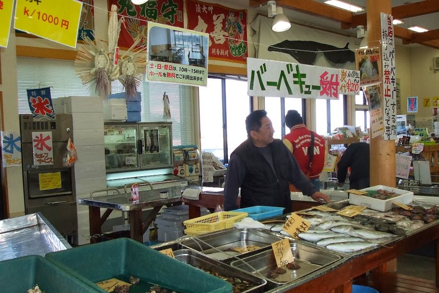 「大漁鮮華」には、呼子で獲れたばかりの活魚が並ぶ