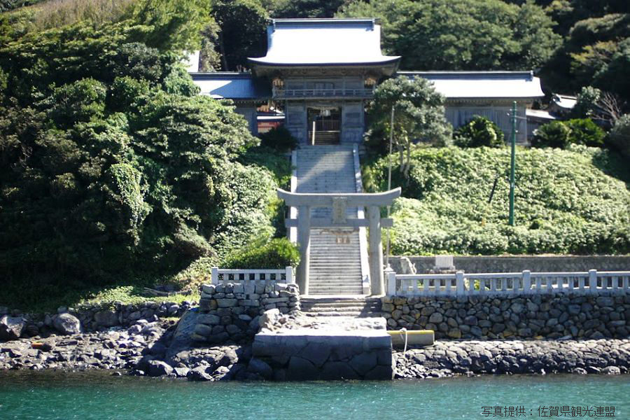 加部島の東端、海に面して鎮座する田島神社 加部島の東端、海に面して鎮座する田島神社