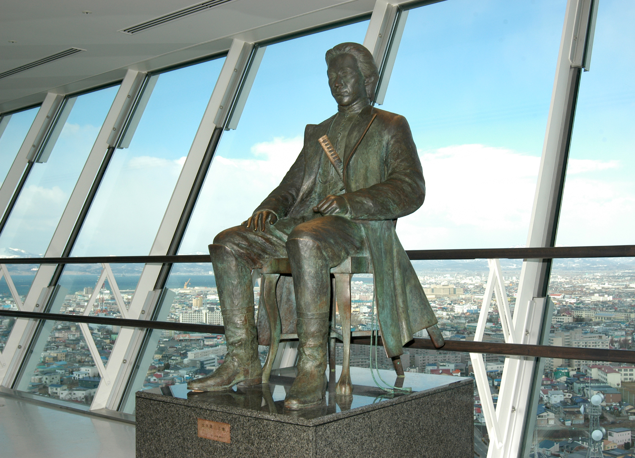 腰に刀をさした洋装の土方歳三 腰に刀をさした洋装の土方歳三