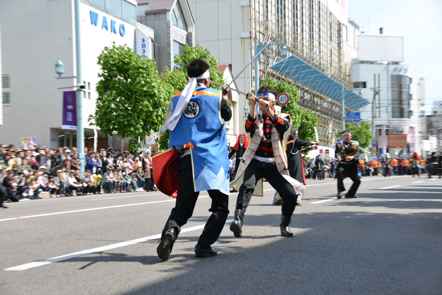 新政府軍と旧幕府脱走軍との戦いを再現するパレード 箱館五稜郭祭