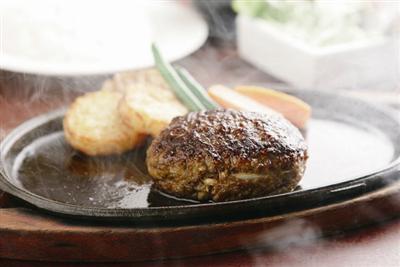 人気のハンバーグ。定食や丼ものも充実している