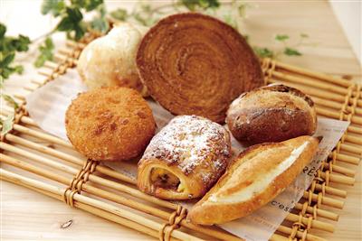 本場フランス仕込みの直焼きパンを楽しめるベーカリー