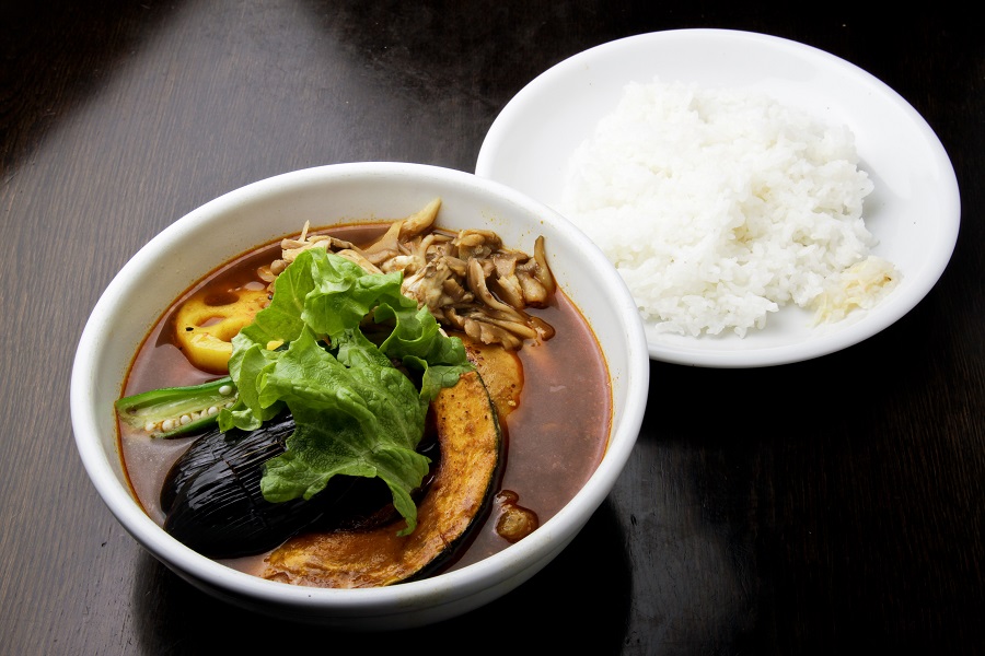 チキンやナス、カボチャなどたっぷりの具材が入る「gop’sブラボー!」