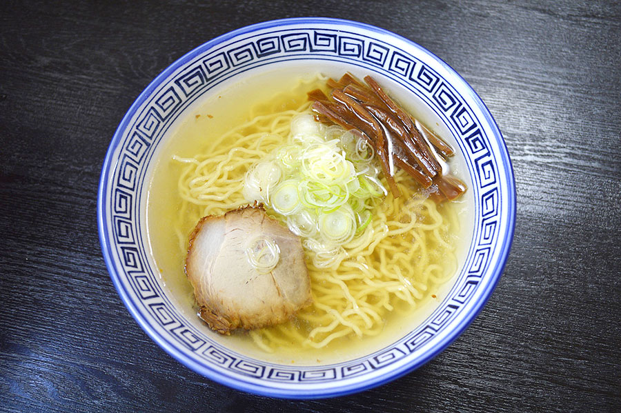 うっすらと表面に浮かんだラードが隠し味 うっすらと表面に浮かんだラードが隠し味