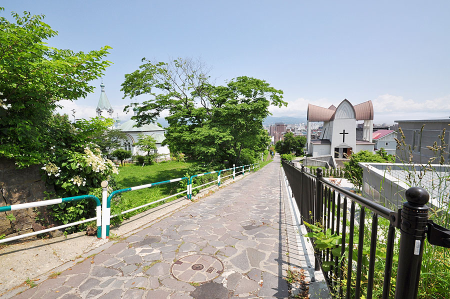 左が函館ハリストス正教会、右が函館聖ヨハネ教会 左が函館ハリストス正教会、右が函館聖ヨハネ教会