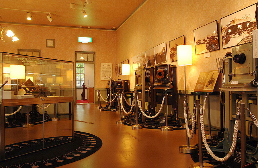 明治・大正期の貴重なカメラも展示されている 明治・大正期の貴重なカメラも展示されている