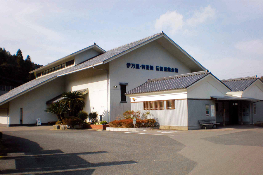 伊万里・有田焼の窯元作品や道具・資料などを展示 伊万里・有田焼の窯元作品や道具・資料などを展示