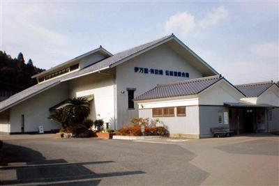 伊万里・有田焼の窯元作品や道具・資料などを展示