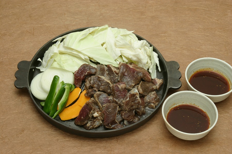 onsen食堂で提供している「特製ジンギスカン」1人前900円(税込)、写真は2人前