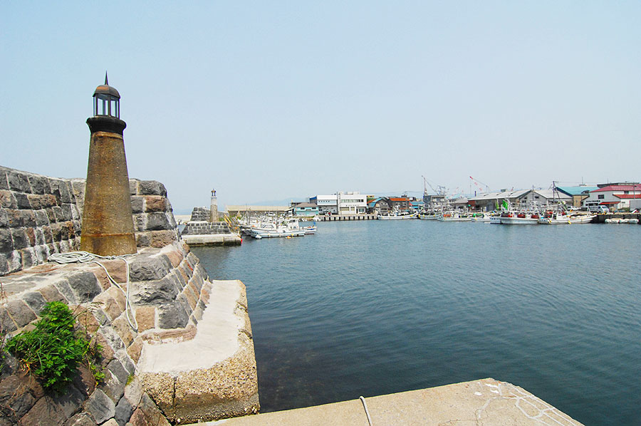 石積防波堤には弁天台場の石が使われている 石積防波堤には弁天台場の石が使われている