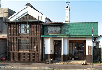 店主がリノベーションした「カフェ三日月」