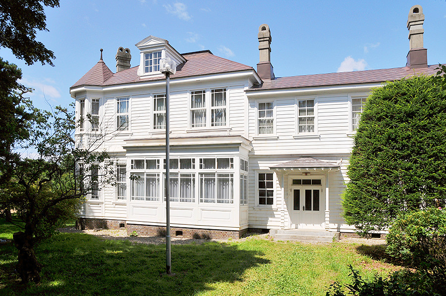 宣教師館は、美しい白壁からホワイトハウスと呼ばれている 宣教師館は、美しい白壁からホワイトハウスと呼ばれている