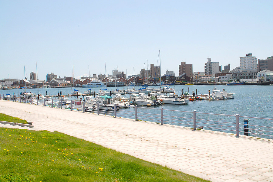 南東方向には停泊するヨットとベイエリアを一望 南東方向には停泊するヨットとベイエリアを一望