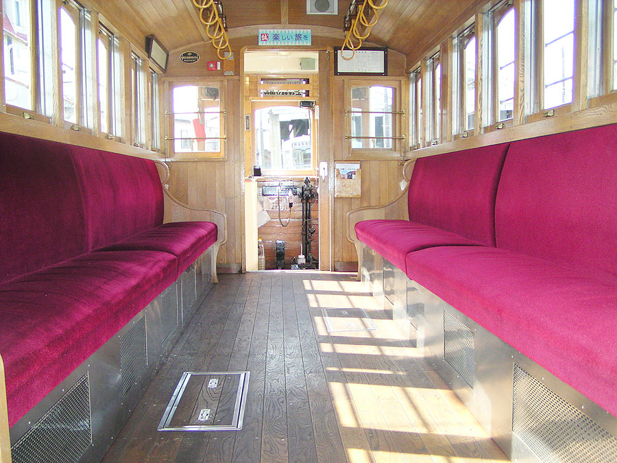 木造の車体がレトロな雰囲気を醸し出す 木造の車体がレトロな雰囲気を醸し出す