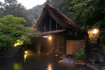 混浴露天は情緒あるわらぶき屋根の「奥の湯」