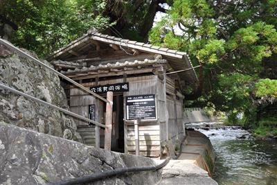 夕方には周辺住民の利用者も。地元の人との交流も旅の醍醐味