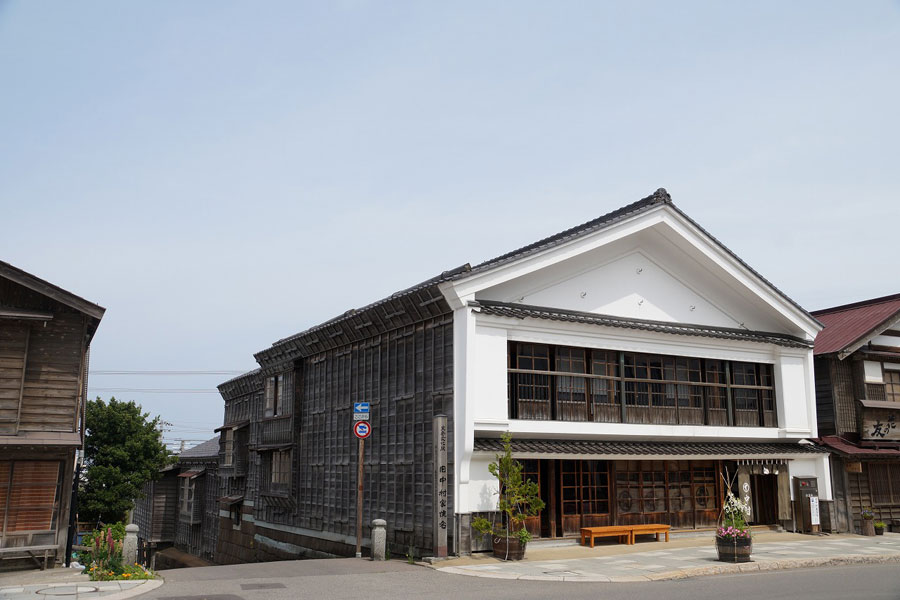 旧中村家住宅周辺は「いにしえ街道」として、歴史を感じる街並みが整備されている 旧中村家住宅